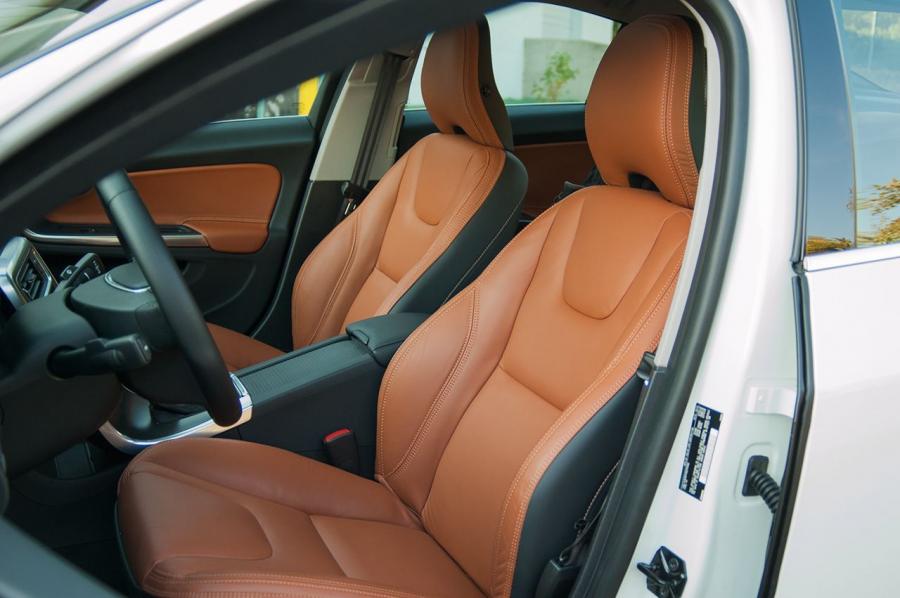  Volvo S60 T5 AWD 2012 года  (фото 10 из 11)